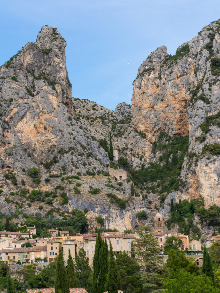 Moustiers Sainte Marie na Provença, França
