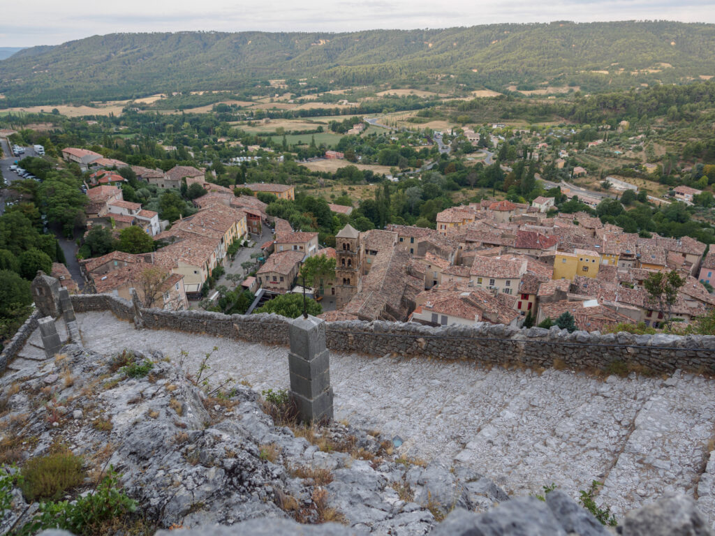 Moustiers-Sainte-Marie aldeia em Provence, França