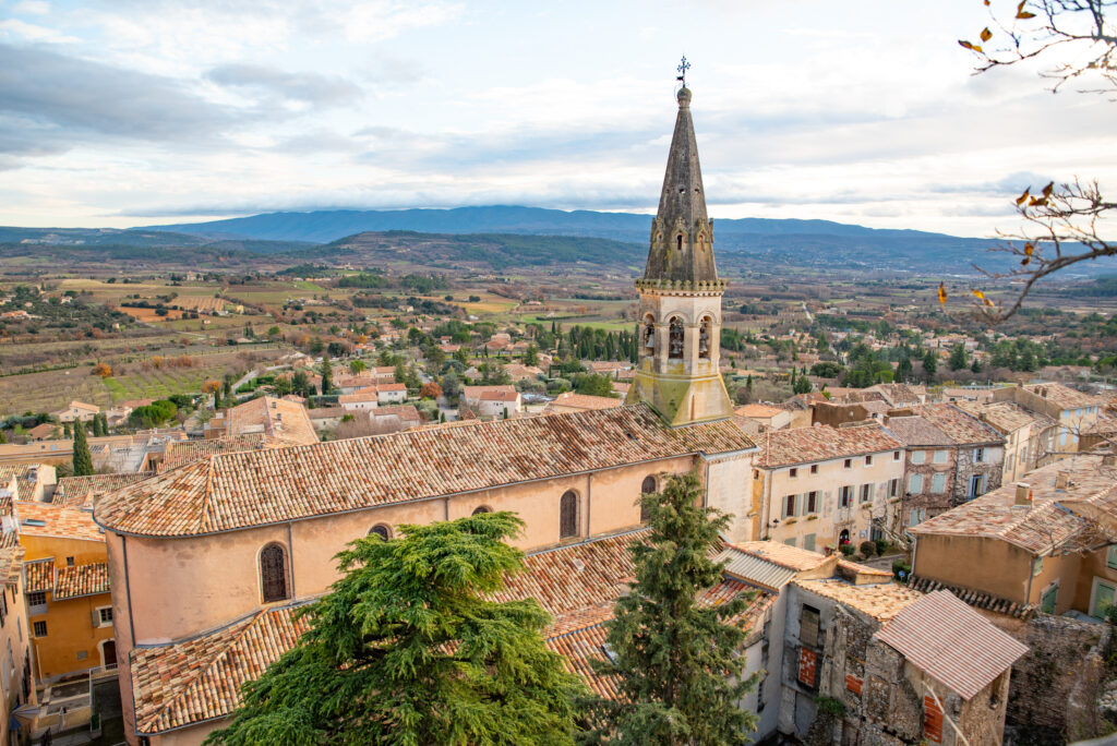 Saint-Saturnin-lès-Apt é uma das mais belas aldeias de Provence, França