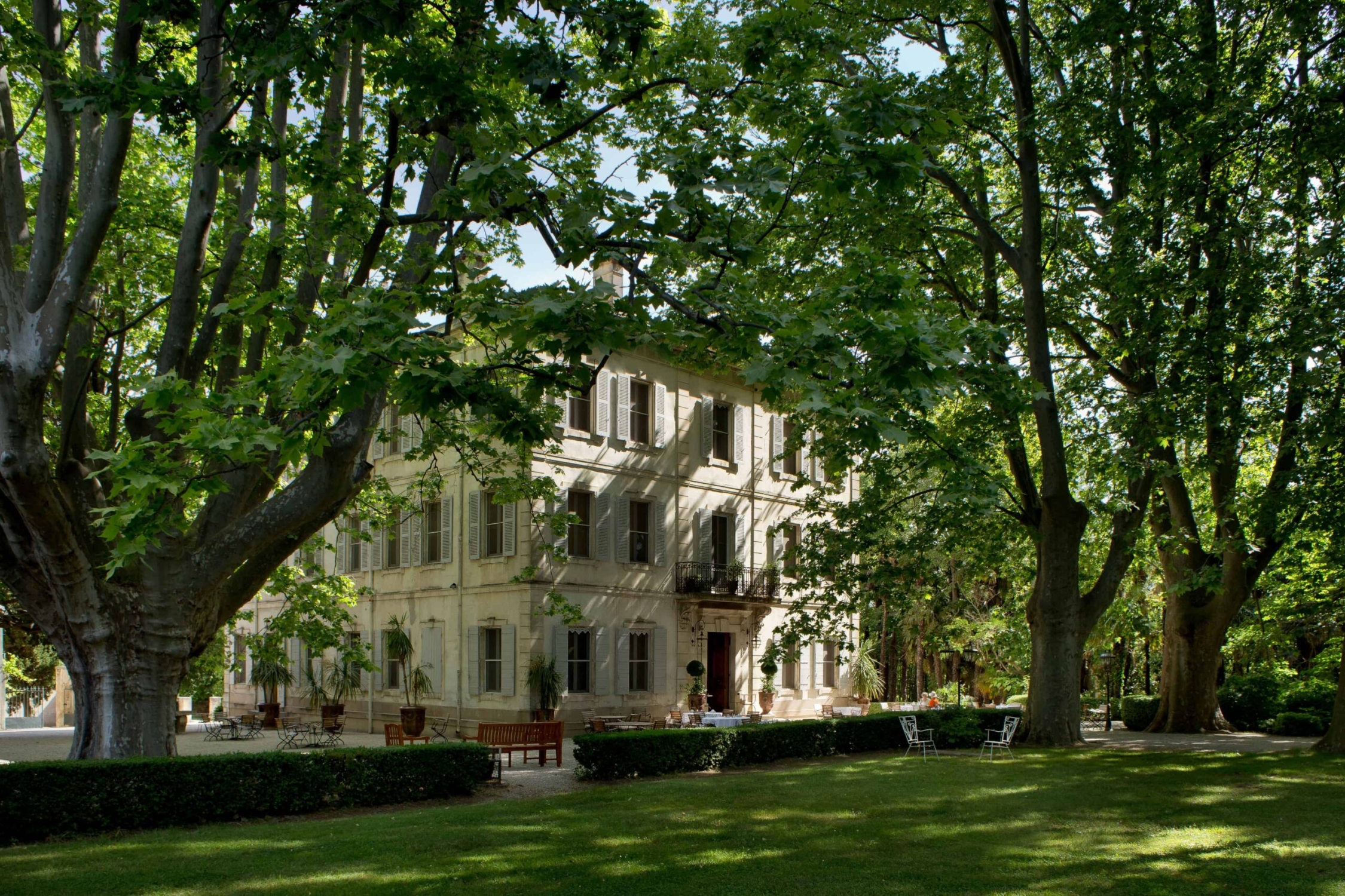 st remy de provence hotel le chateau des alpilles