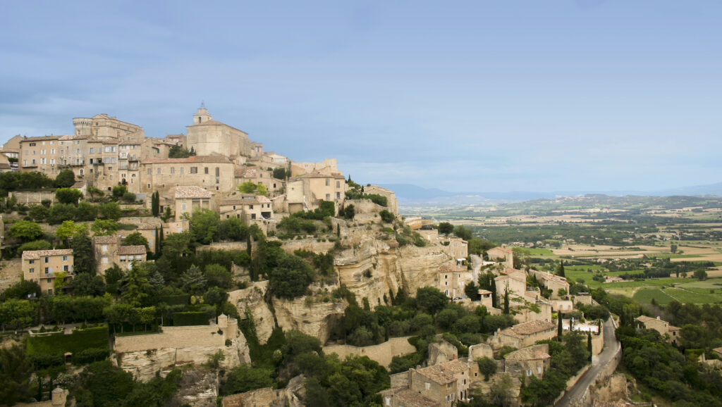 Cheval Blanc - Village in the Luberon - Vaucluse - Provence Web