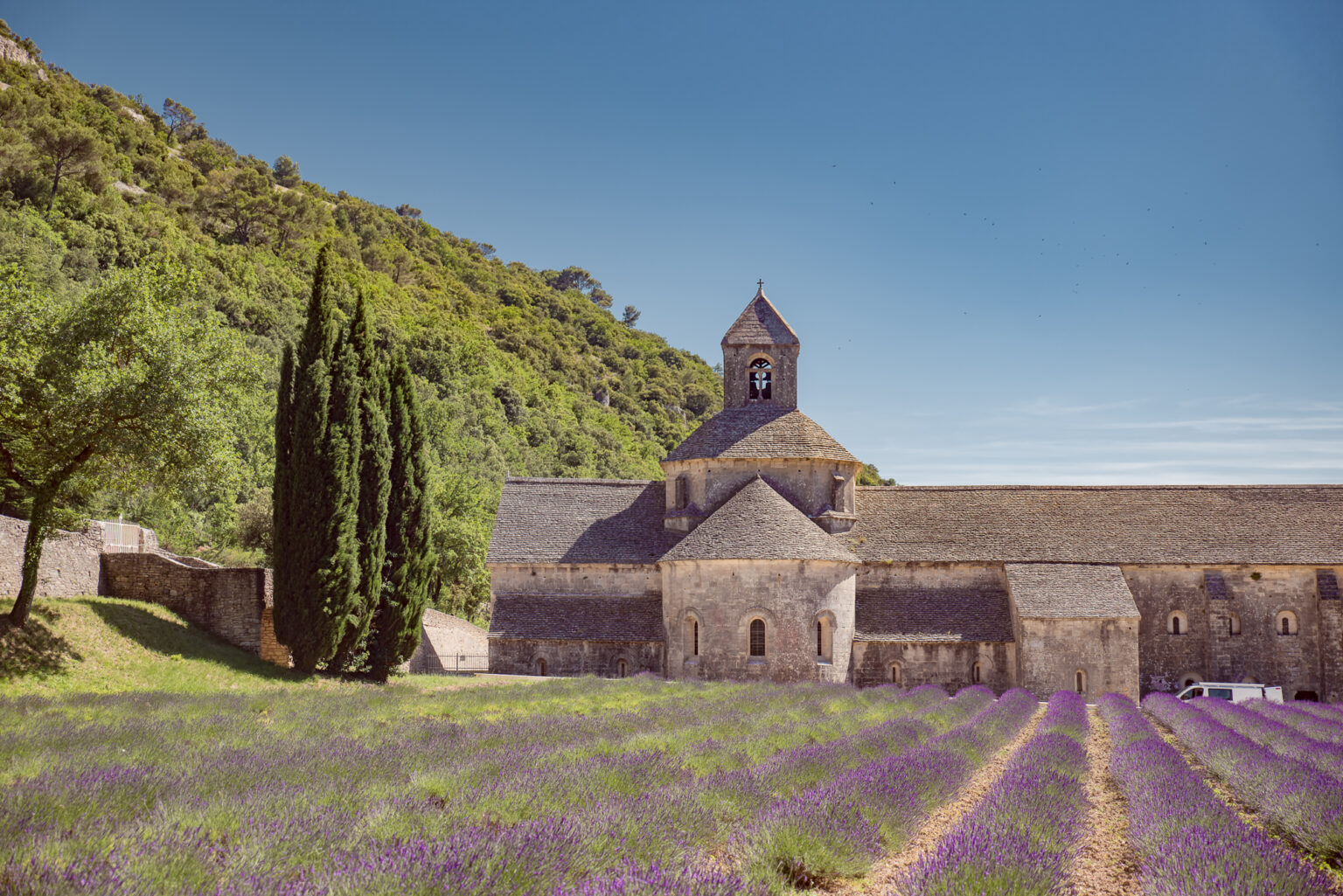 Ultimate Guide To Gordes, France - A Beautiful Hilltop Village In Provence