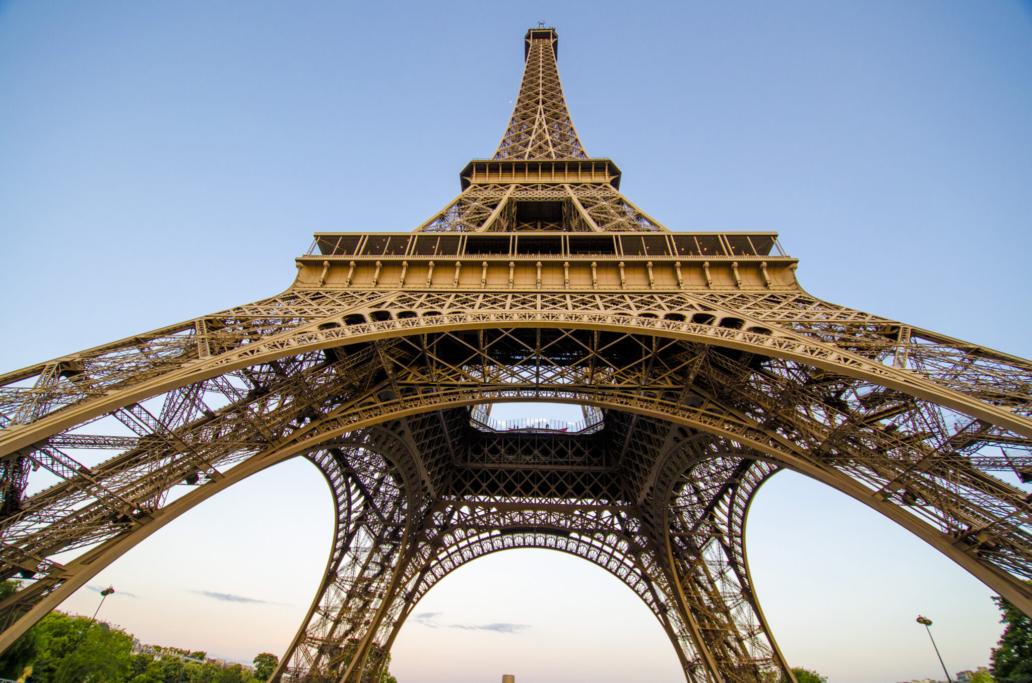 LLW Eiffel Tower 2048x1356 
